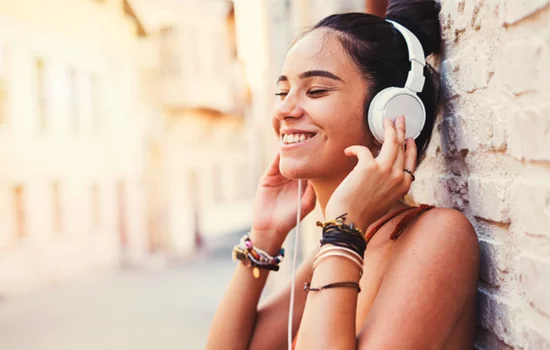 Como ouvir música pelo celular sem precisar de internet